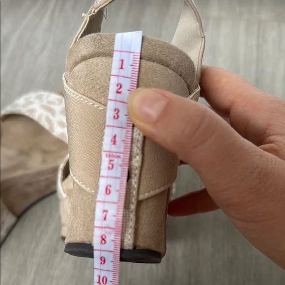 Pierre Dumas Tan Sandals Size 6.5/ 8 cm height - Picture 8 of 8